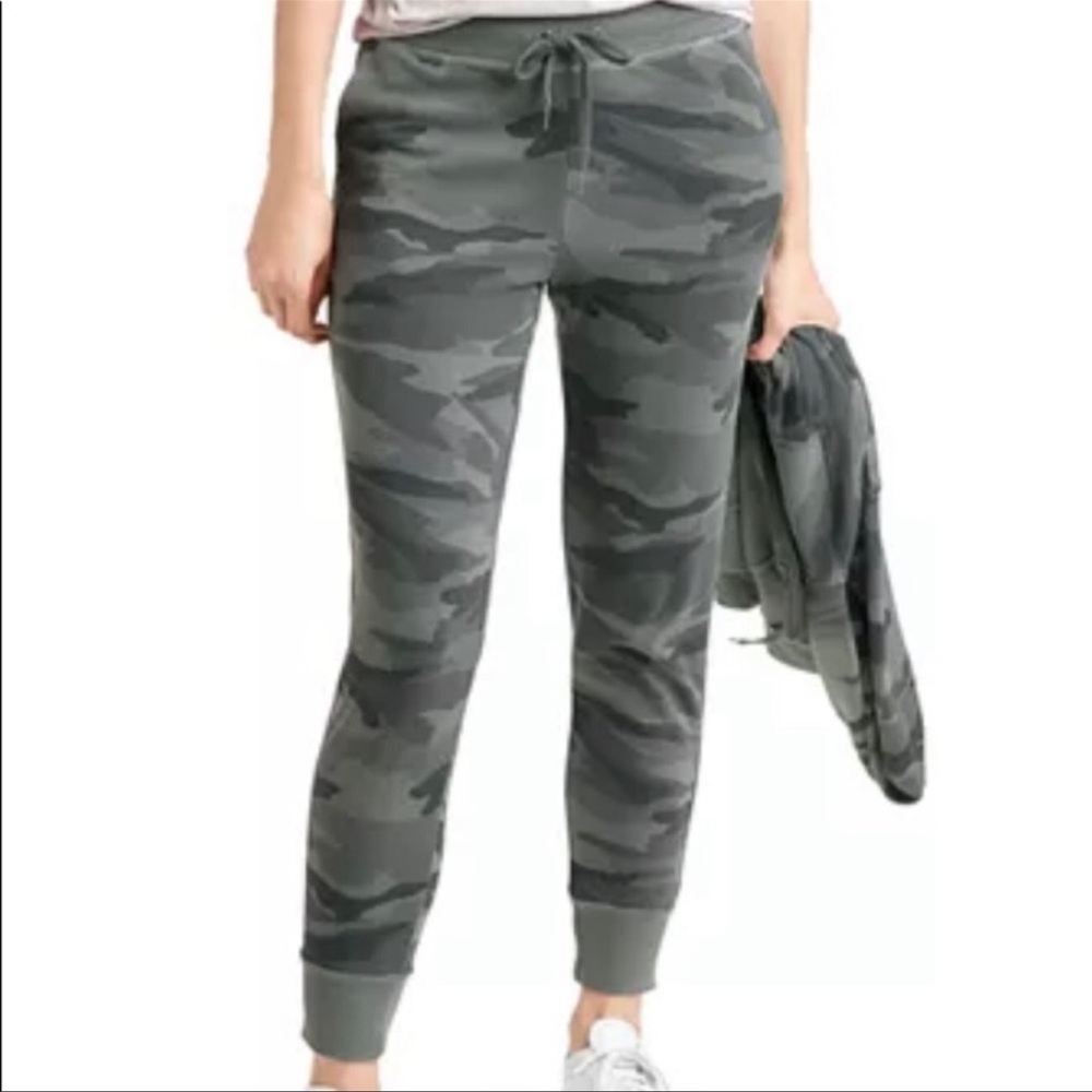 ❤️ Splendid Camo Joggers